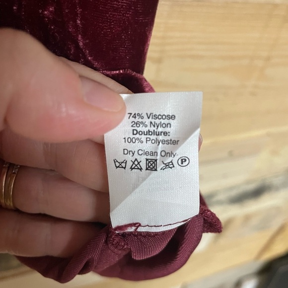 J.Crew size12 Scoop Neck Rich Burgundy Soft Velvet Sleeveless Blouse with Button - Picture 5 of 7